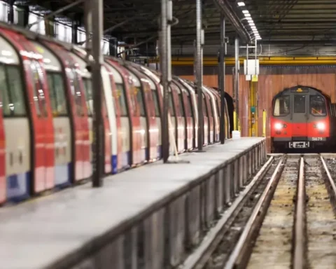 London Victoria line suspension causes major Tube chaos during rush hour