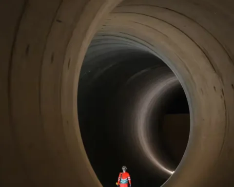 London sewer boss given £600k despite £100m overrun