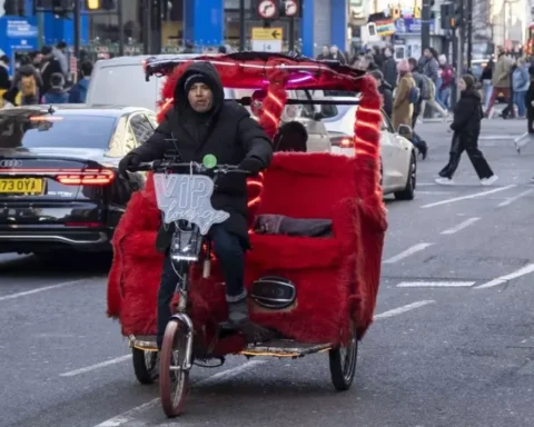 London to regulate pedicabs over noise, costs