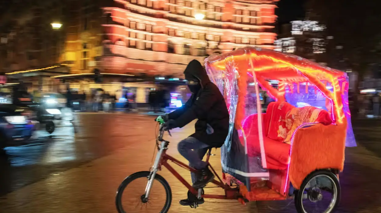 London to regulate pedicabs over noise, costs