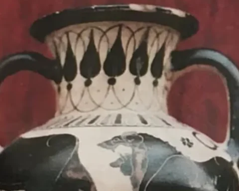 Looted Greek vase pulled from sale by London gallery