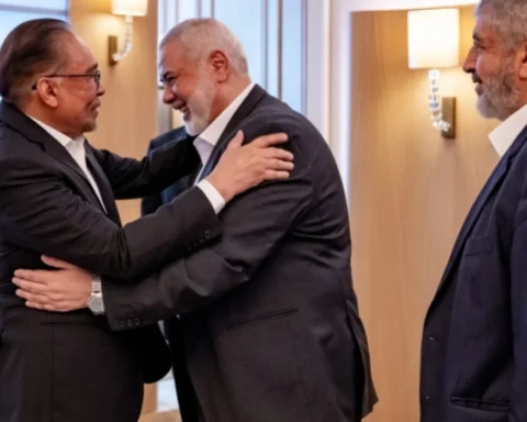 Malaysian Prime Minister holds talks with Hamas leaders in Qatar