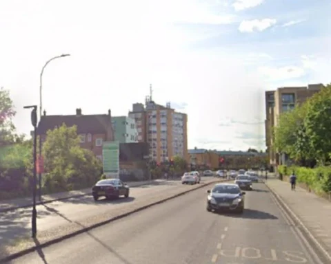 Man in custody after police chase crash on A21 Bromley Road