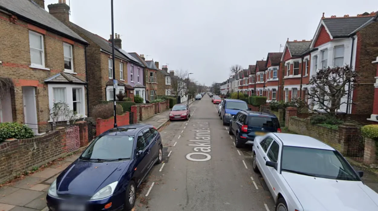 Man in his 30s stabbed on Oaklands Road, Hanwell in Ealing