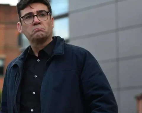 Mayor Andy Burnham offers expertise to Glasgow amid bus service dispute