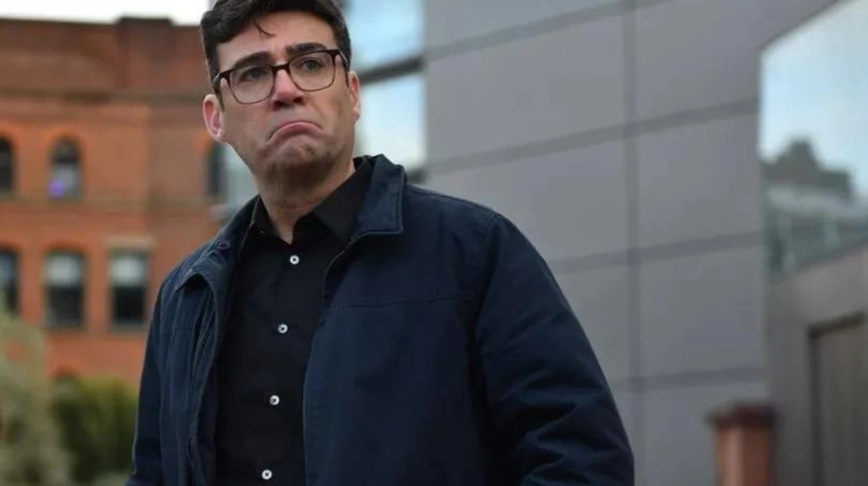 Mayor Andy Burnham offers expertise to Glasgow amid bus service dispute