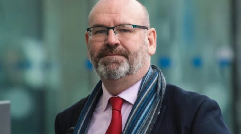 Mick Whelan backs pay rise for doctors over drivers