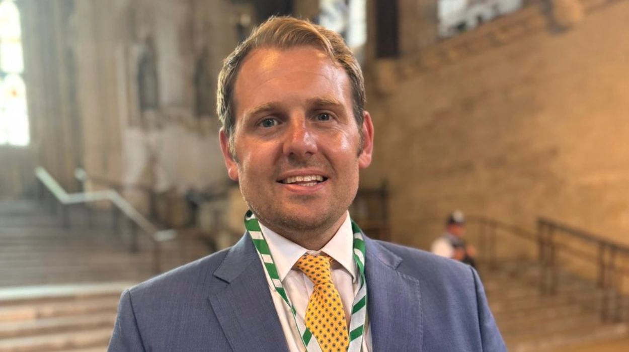 Moonlighting MPs rally behind Basher Lewis in Sutton