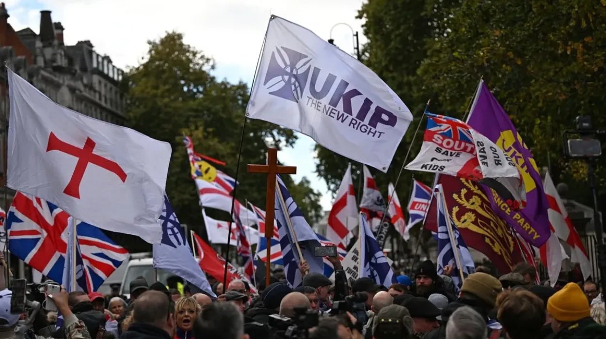 Muslim protesters vow to defend community in London