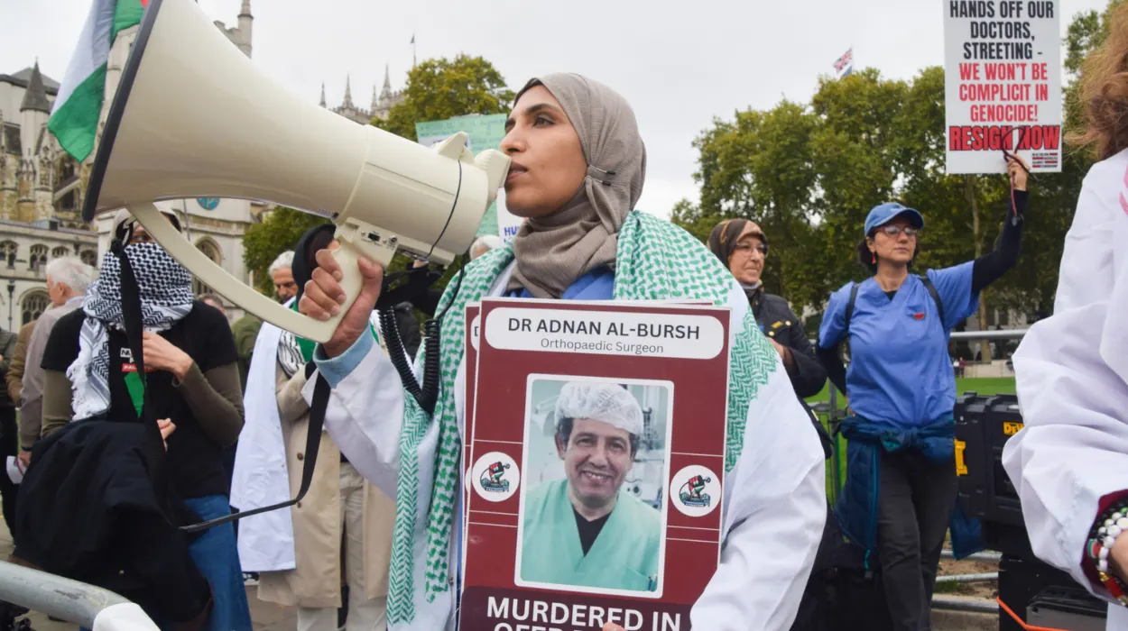 NHS doctor suspended over ‘anti-semitic’ protest sign