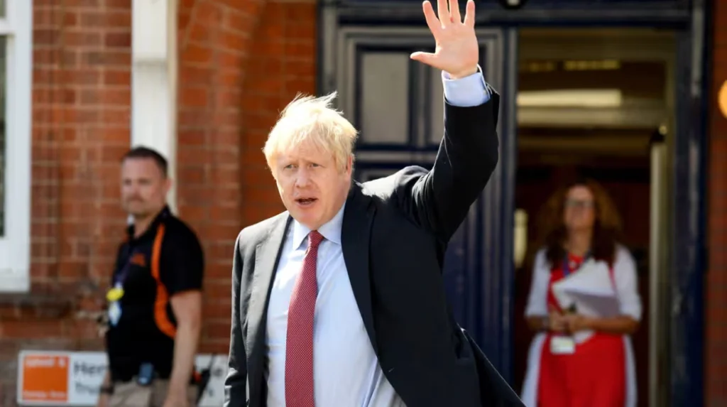 NHS to spend £5.7bn on repairs for hospitals before demolition