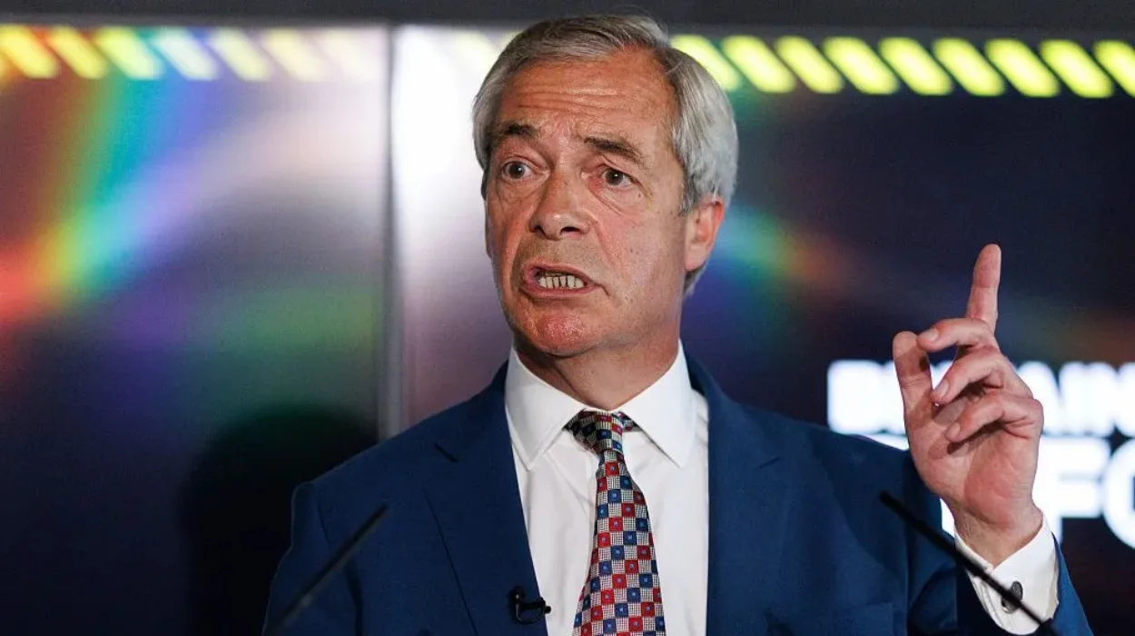 Nigel Farage outlines plan to deport small-boat migrants