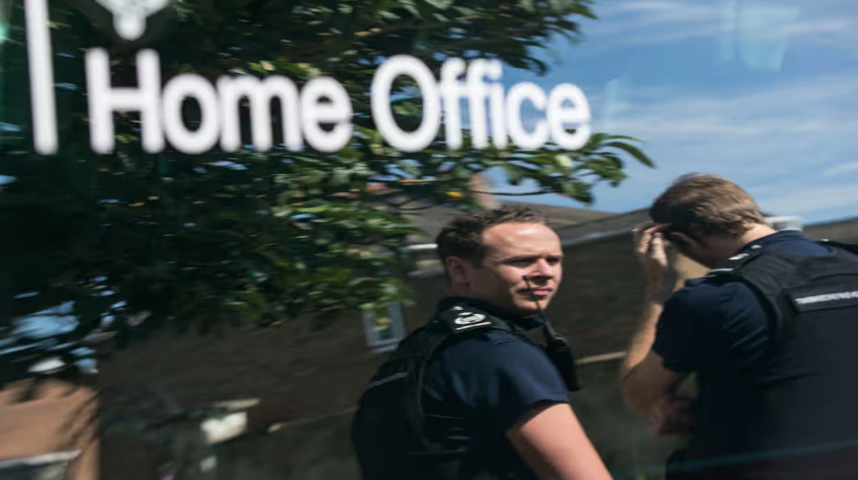 Non-EU migrants at risk in UK’s new eVisa system
