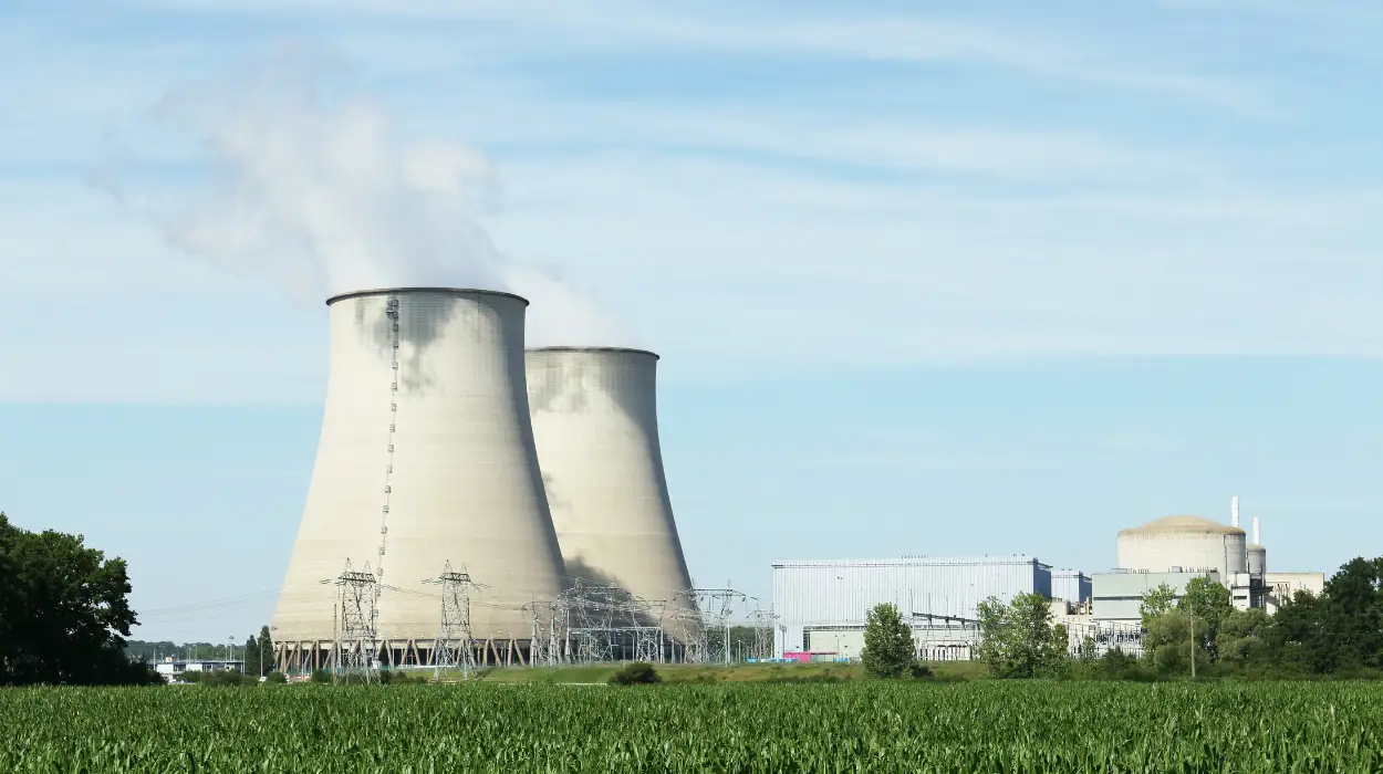 Nuclear reactors placed in the fire of missile strikes… Good or bad idea