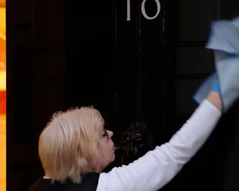 Number 10 cleaning staff to strike for month over wages