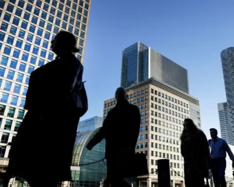 _OECD Forecasts UK to Be G7's Lowest Performer Next Year
