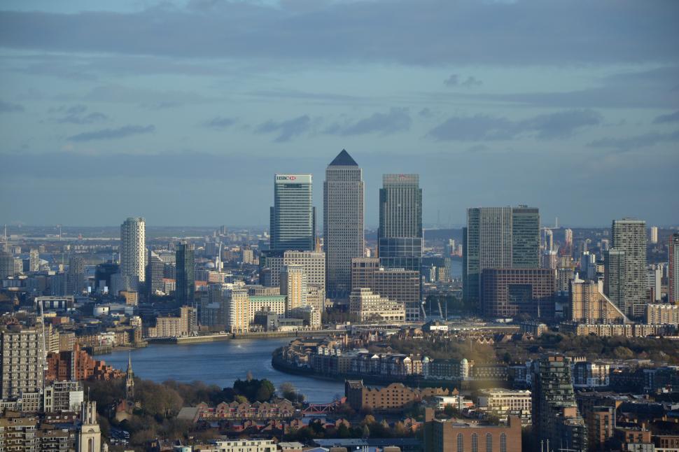 London Faces Growing Economic Pressure as UK Investment Climate Enters Critical Phase During 2026 2 London financial district reflecting changes in UK investment climate during 2026