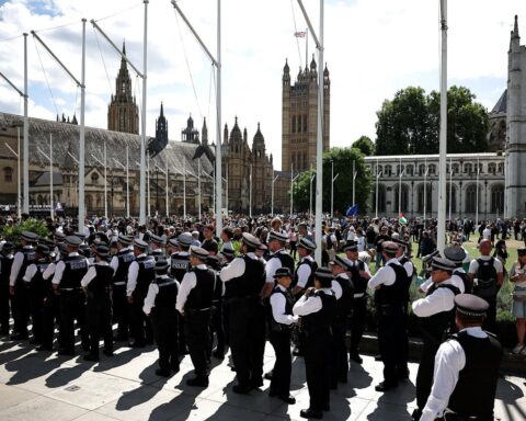 UK protest laws police formation controlling protest UK