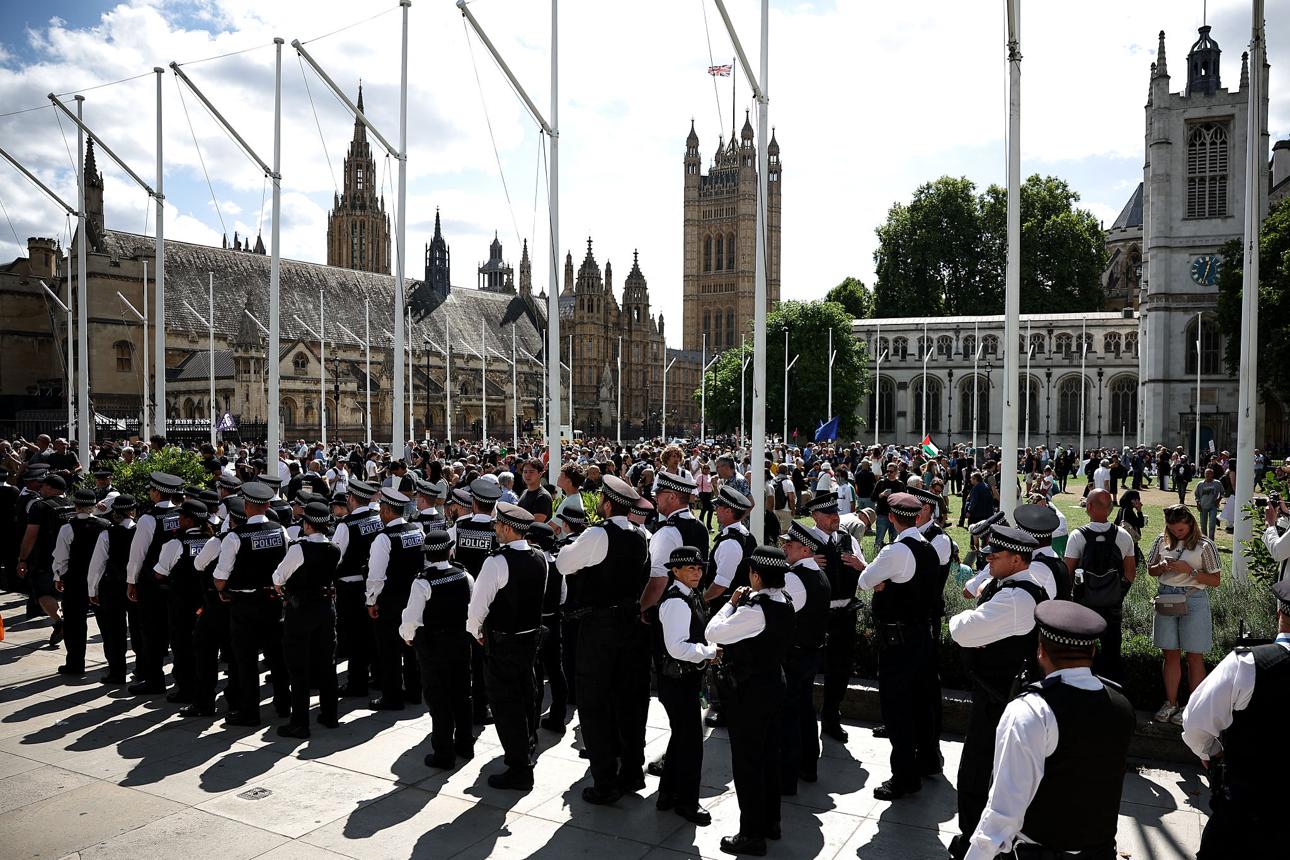 UK protest laws police formation controlling protest UK