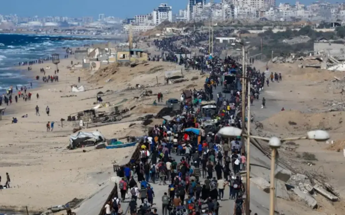 Palestinians move back to Gaza after Israeli withdrawal