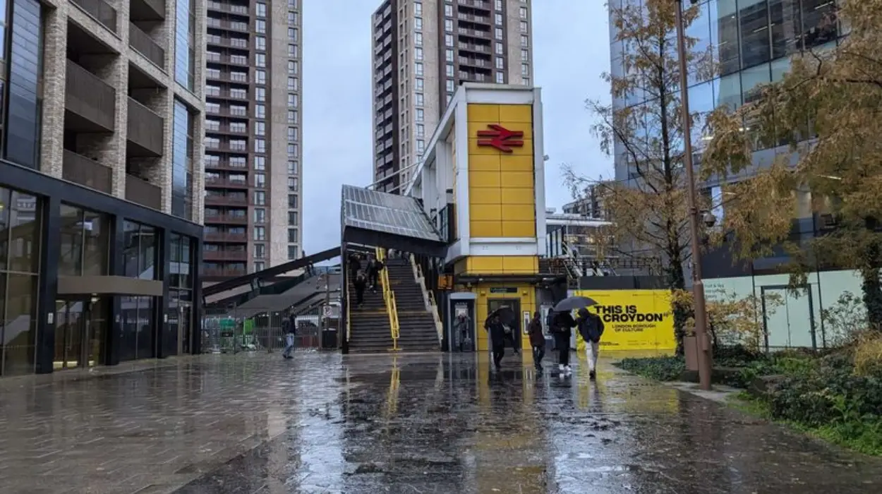 Petition rises against gate-less East Croydon bridge