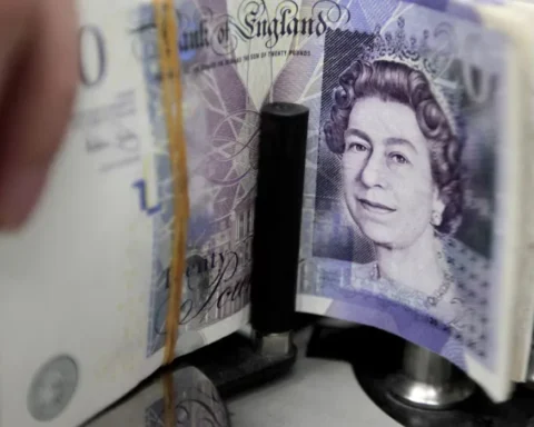 Pound drops to 14-month low as borrowing costs rise