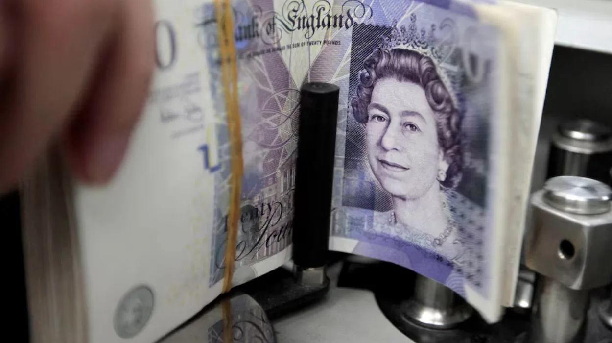 Pound drops to 14-month low as borrowing costs rise