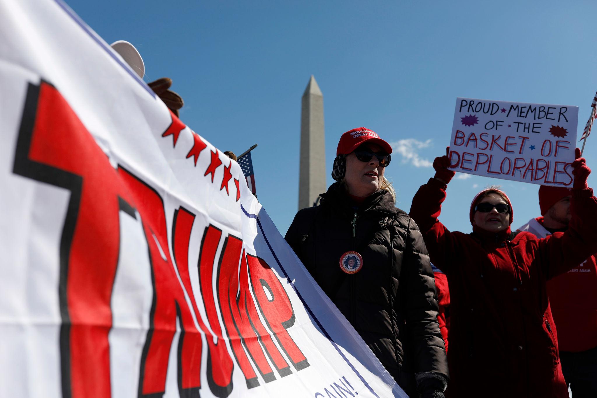 Federal Building Security Tightened After DOJ Incident – Washington 2026 1 Federal building security officers monitoring perimeter outside DOJ building