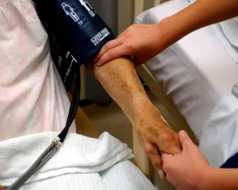 RCN claims ministers delaying migrant carers' inquiry