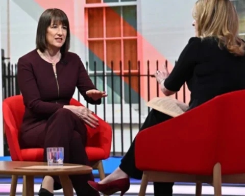 Rachel Reeves backs plans for third Heathrow runway