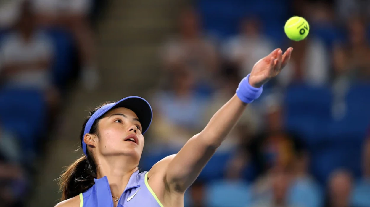 Raducanu Secures First Set with Four-Game Surge Against Sawangkaew