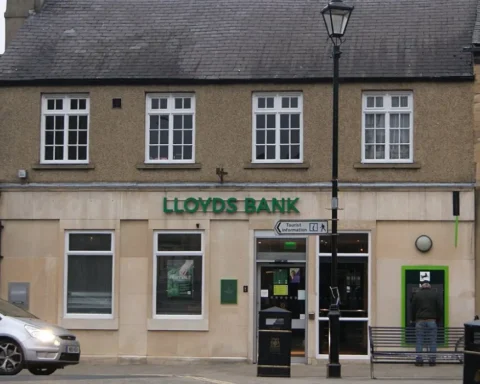 Residents rally against Croydon bank closure in new Addington