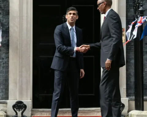 Rishi Sunak Meets with Rwanda President Kagame Amidst Migrant Flat Sale Dispute