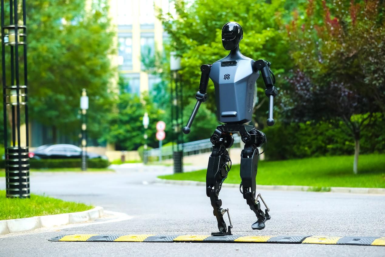 Artificial Intelligence Sports Breakthrough as Robots Outrun Humans in Beijing Race 3 artificial intelligence sports humanoid robots running Beijing race