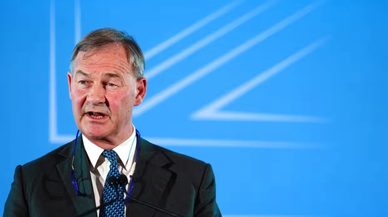 Rupert Lowe sues Nigel Farage for defamation