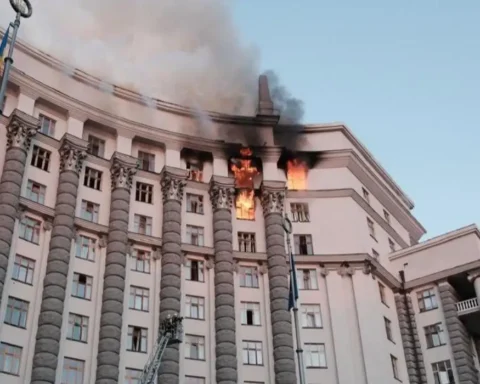 Russia bombs Ukraine cabinet building for first time
