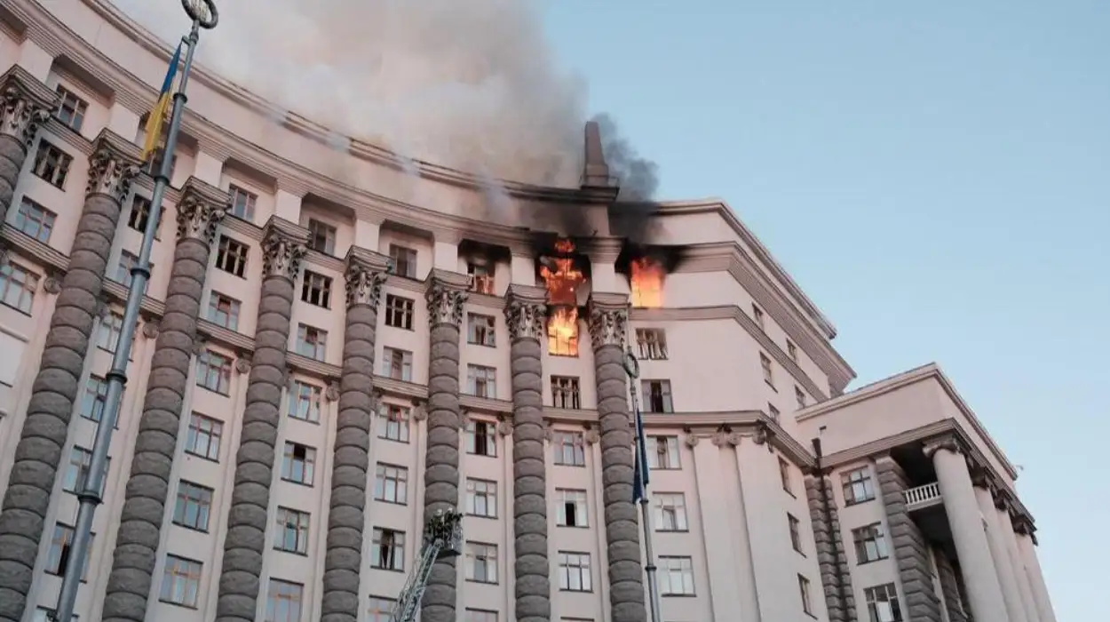 Russia bombs Ukraine cabinet building for first time