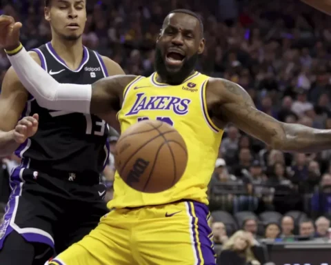 Sacramento Kings defeat Los Angeles Lakers 124-112 behind DeRozan’s 32