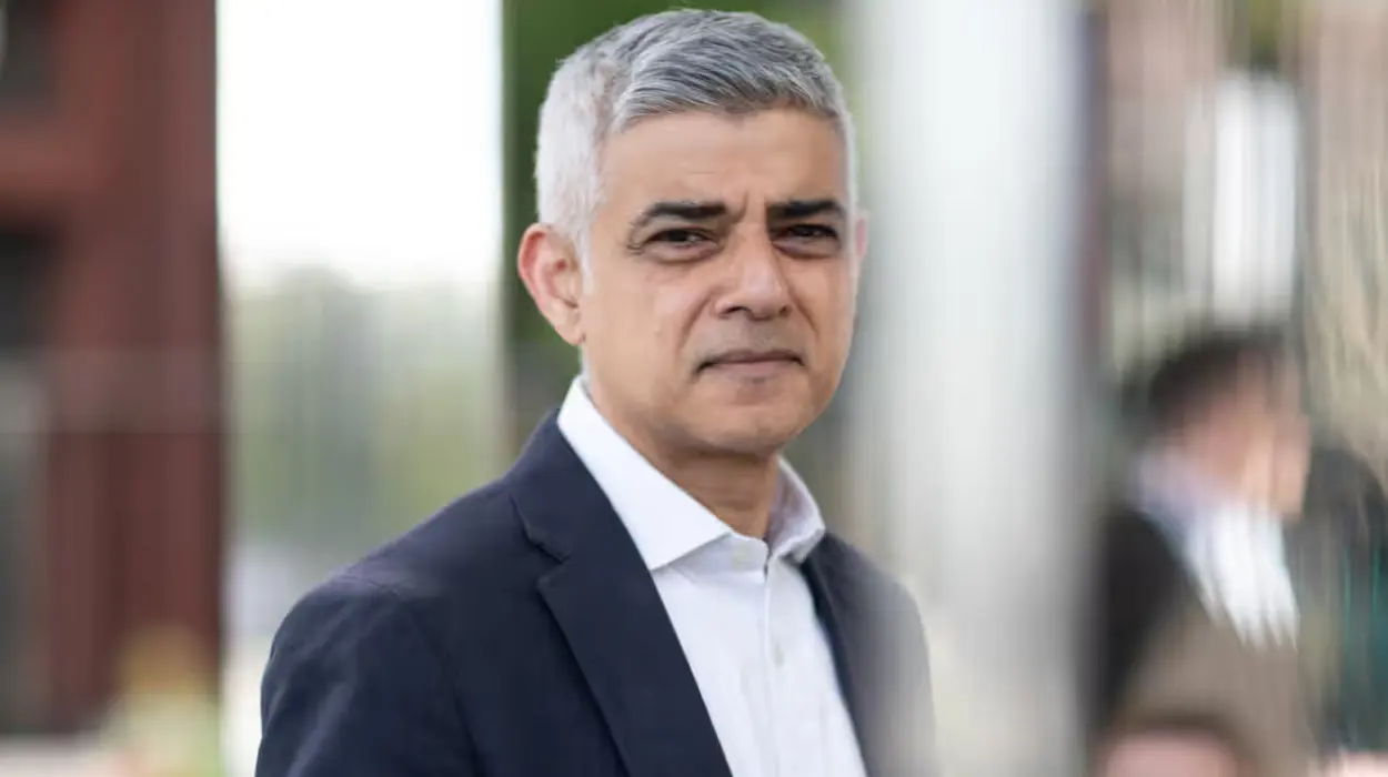 Sadiq Khan, Emily Thornberry, and Stephen Fry included in New Year’s honours list