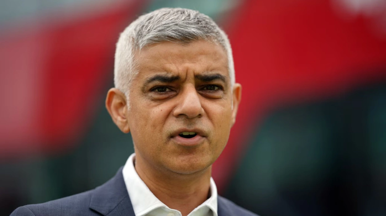 Sadiq Khan praises Ulez as London meets pollution limits
