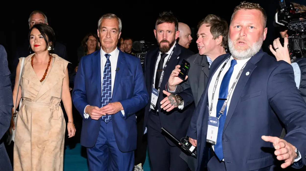 Sir David Davis urges review of Nigel Farage's security cuts