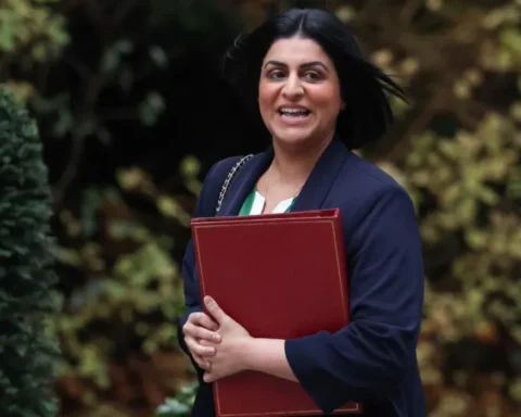 Some migrants to face 20 year wait for settled status