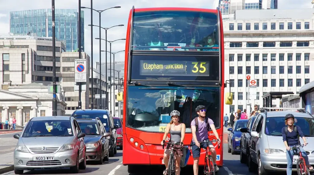 TfL urged to act as London bus drivers face 818 assaults