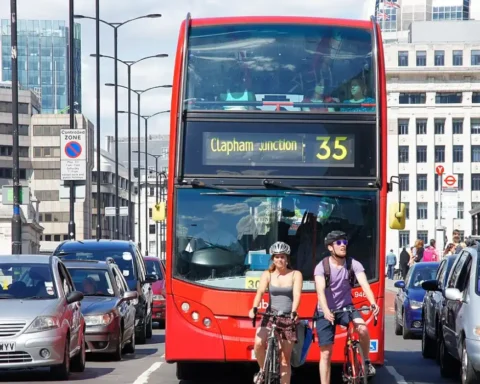 TfL urged to act as London bus drivers face 818 assaults