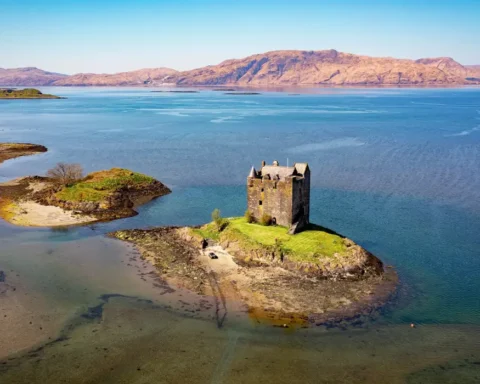 The Scottish Highlands: A Guide to Its Geography and Culture