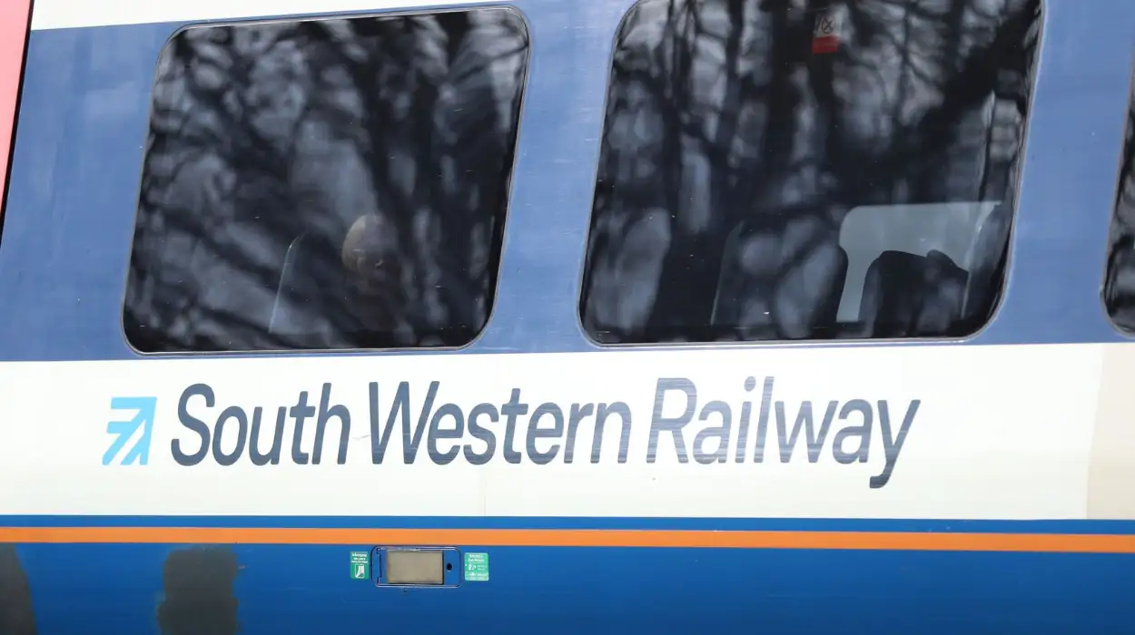 Three major London commuter rail firms set to be renationalised in 2025