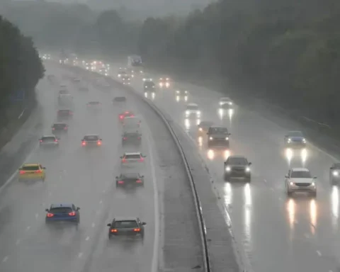 Thunderstorm warning issued for southern England 