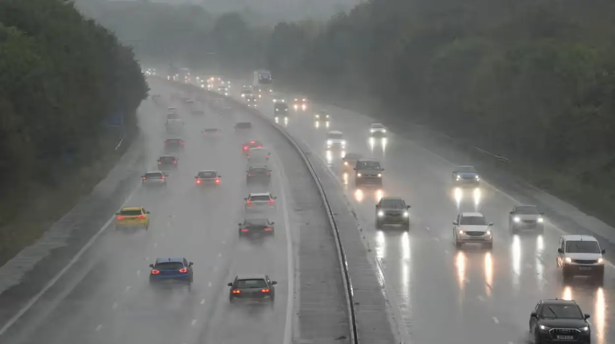 Thunderstorm warning issued for southern England 