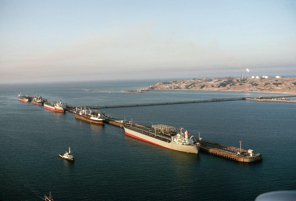 Oil Market Crash Alert as Global Crude Prices Decline 2026 2 global oil refinery impacted by oil market crash fears in 2026