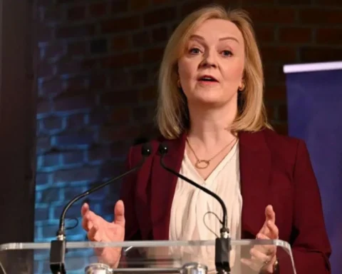 Truss sends legal warning to Starmer over economy claims
